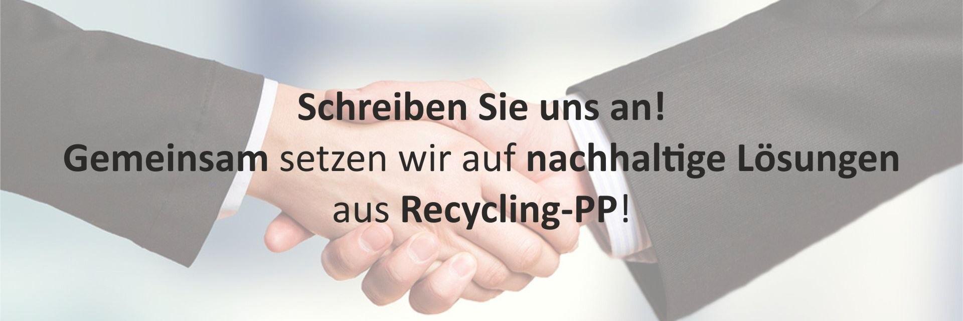 Zwei Menschen geben sich die Hand im Hintergrund, Text überlagert das Bild – Symbol für Zusammenarbeit und Kommunikation