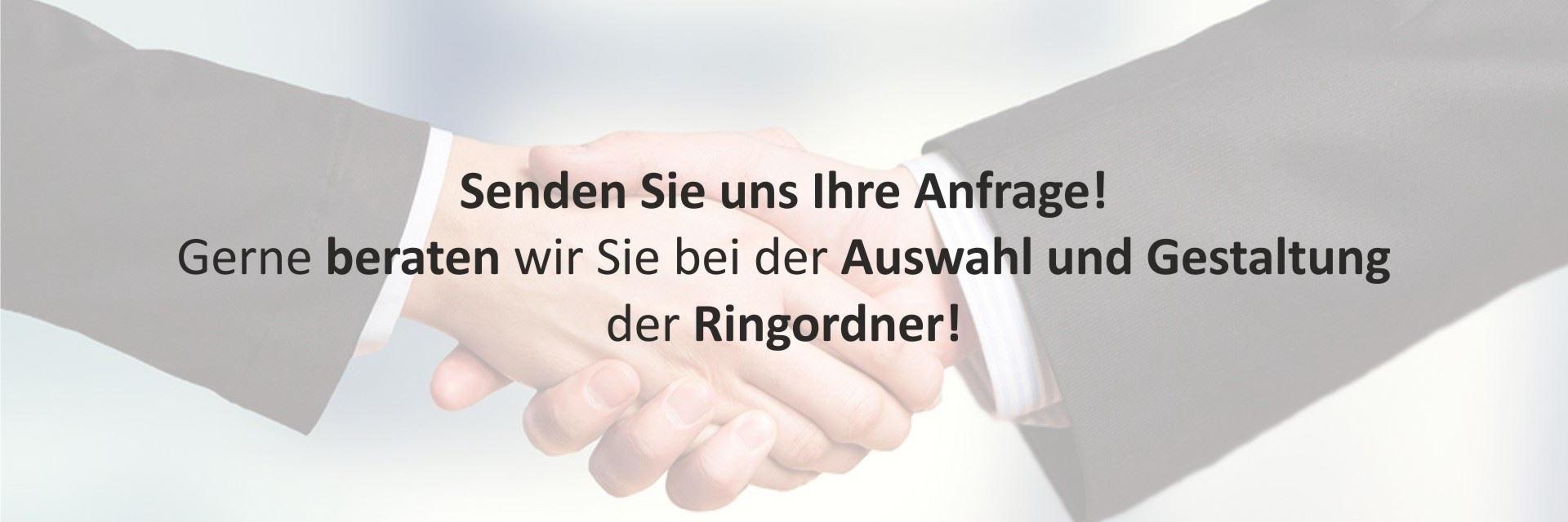 Zwei Menschen geben sich die Hand im Hintergrund, Text überlagert das Bild – Symbol für Zusammenarbeit und Kommunikation